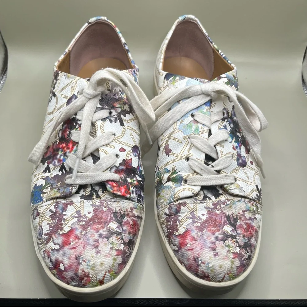 Calvin Klein Imilia Sneakers Floral on White Background Sz‎ 9.5